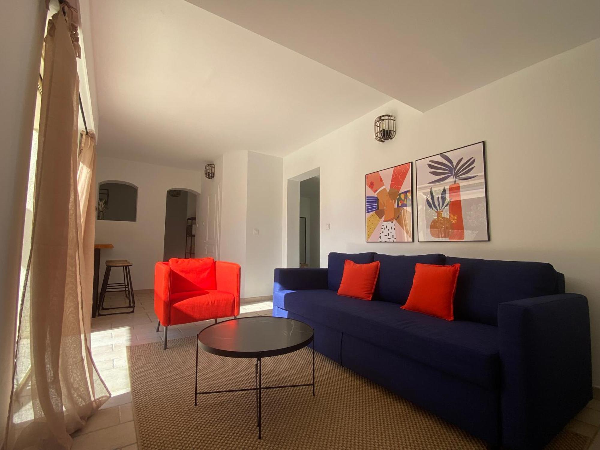 Holiday home La Maison En Couleurs A 10 Min D'avignon,3 Etoiles